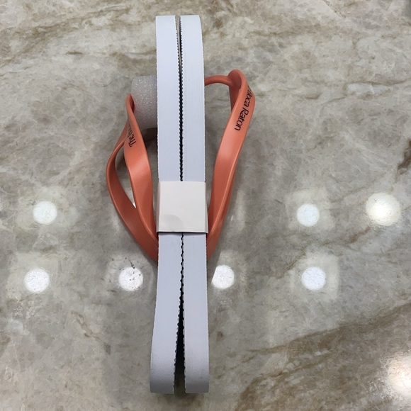 BRAND NEW BOCA RATON FLIP FLOPS! Never used or opened. UNISEX. - Picture 4 of 6